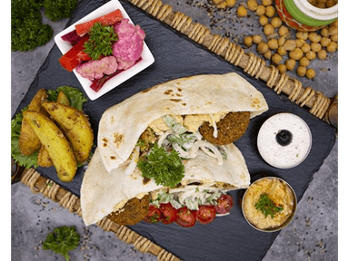 Falafel Clásico + Pan Pita + 2 Dips + Ensalada