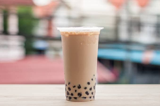 TÉ NEGRO CON LECHE Y BOBA