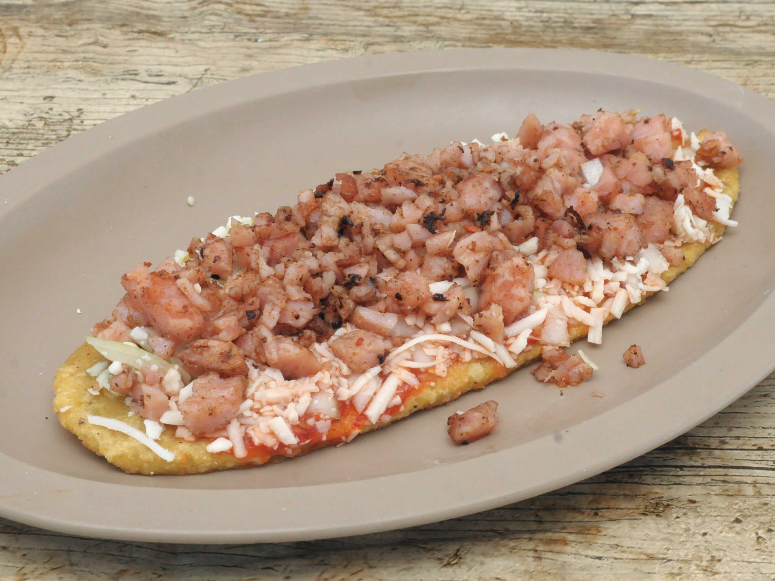 Huarache con Chuleta