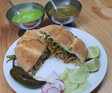 Torta de cecina enchilada