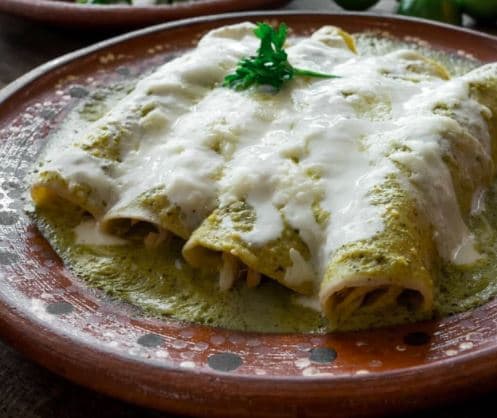 Enchiladas Rojas Rellenas de Pollo 2 Pzas