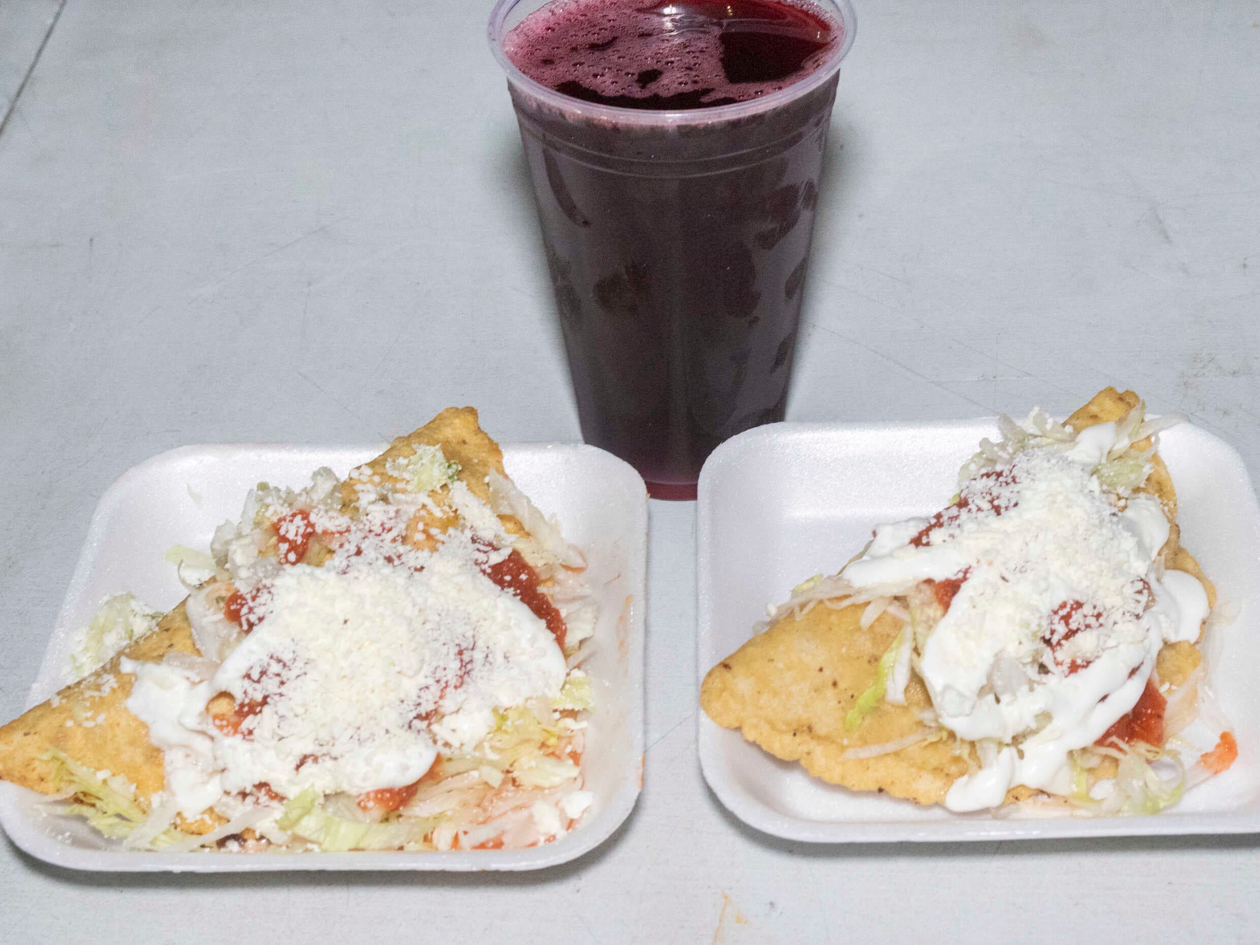 2 Quesadillas + agua