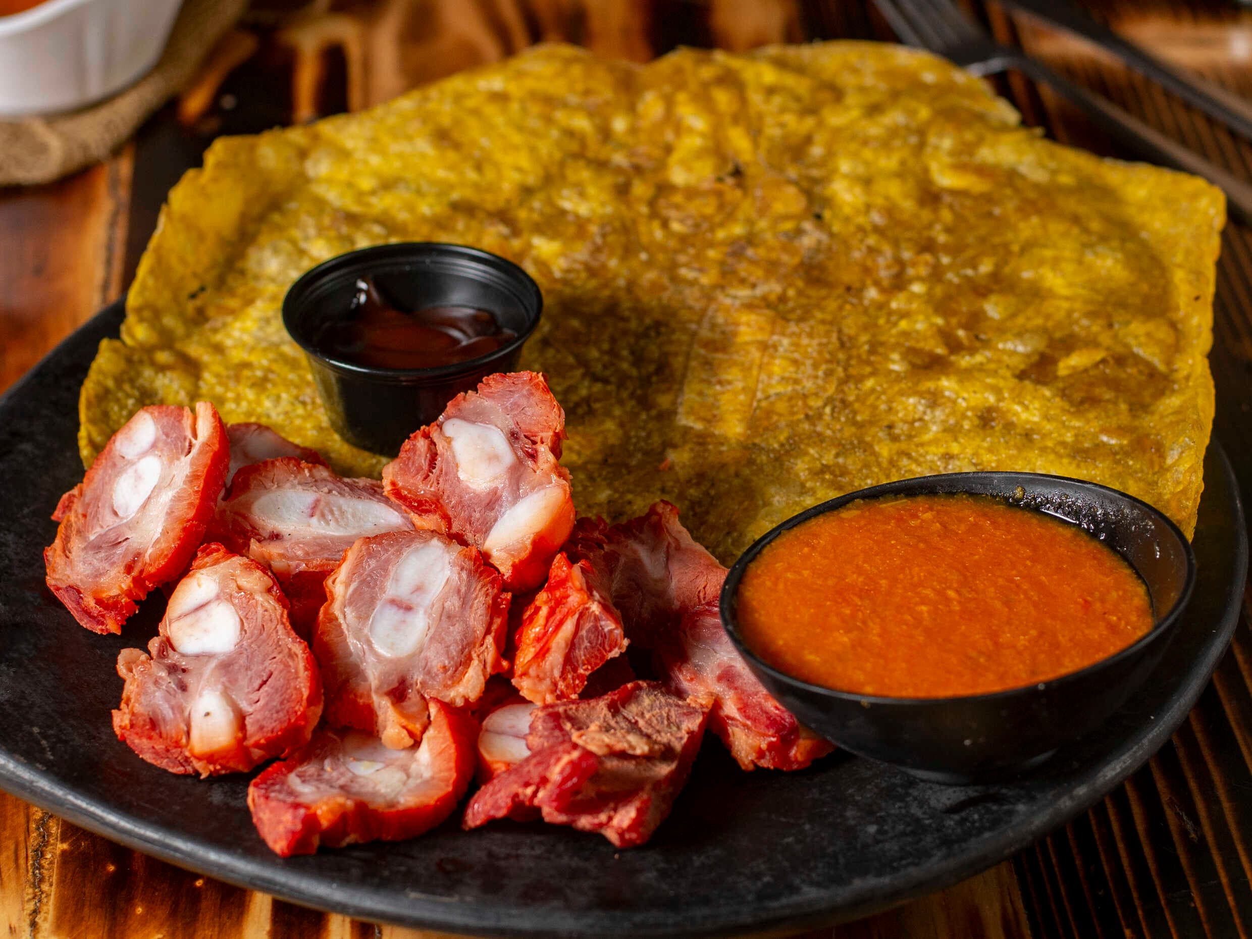 Tostón con Costilla BBQ