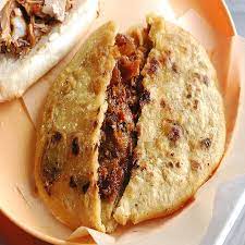 Gordita con Guisado