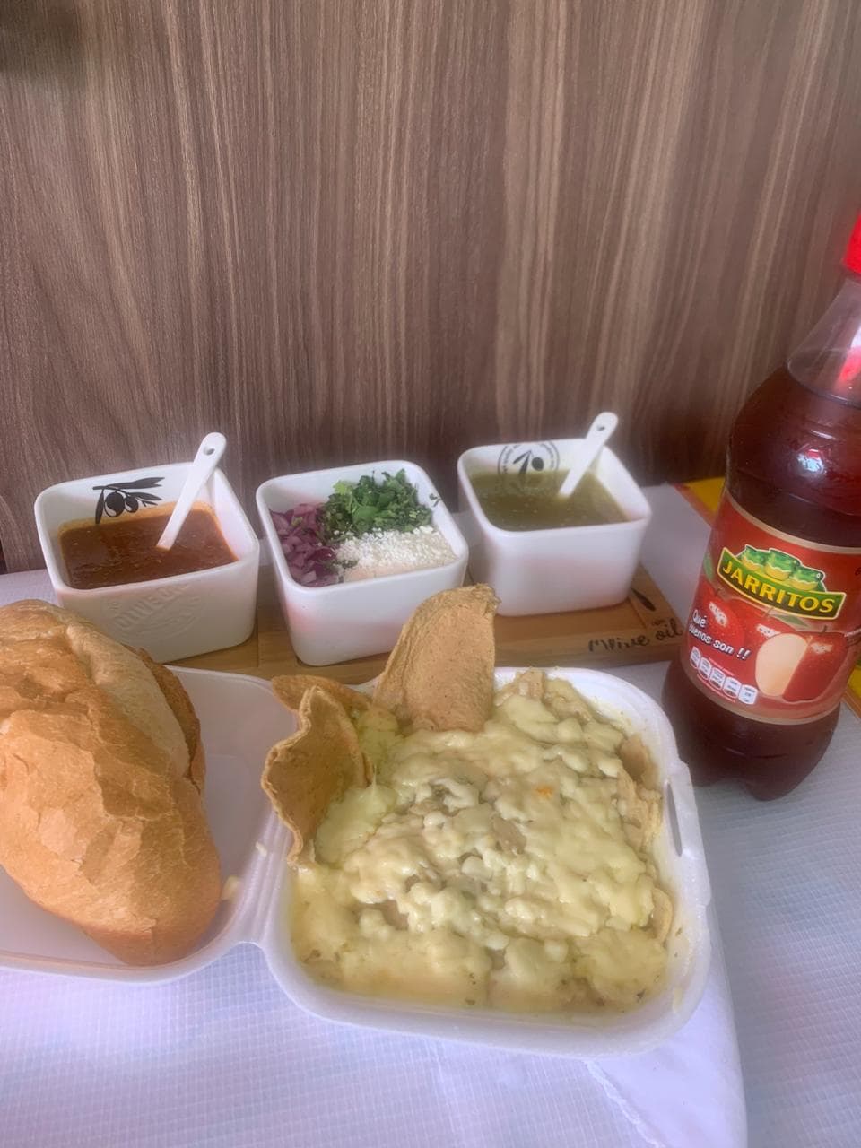 Chilaquiles con queso oaxaca