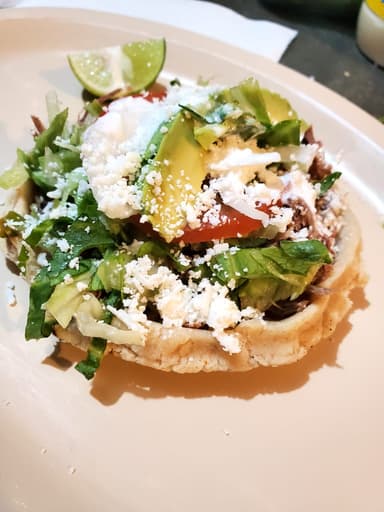 Orden de Sopes + 7up 355ml
