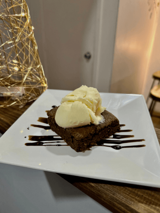 BROWNIE  CON HELADO