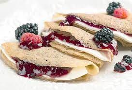 Crepa Philadelphia con Mermelada de Frutos Rojos