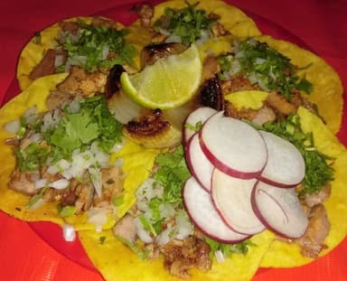 LUNES - 2X1 tacos de PASTOR