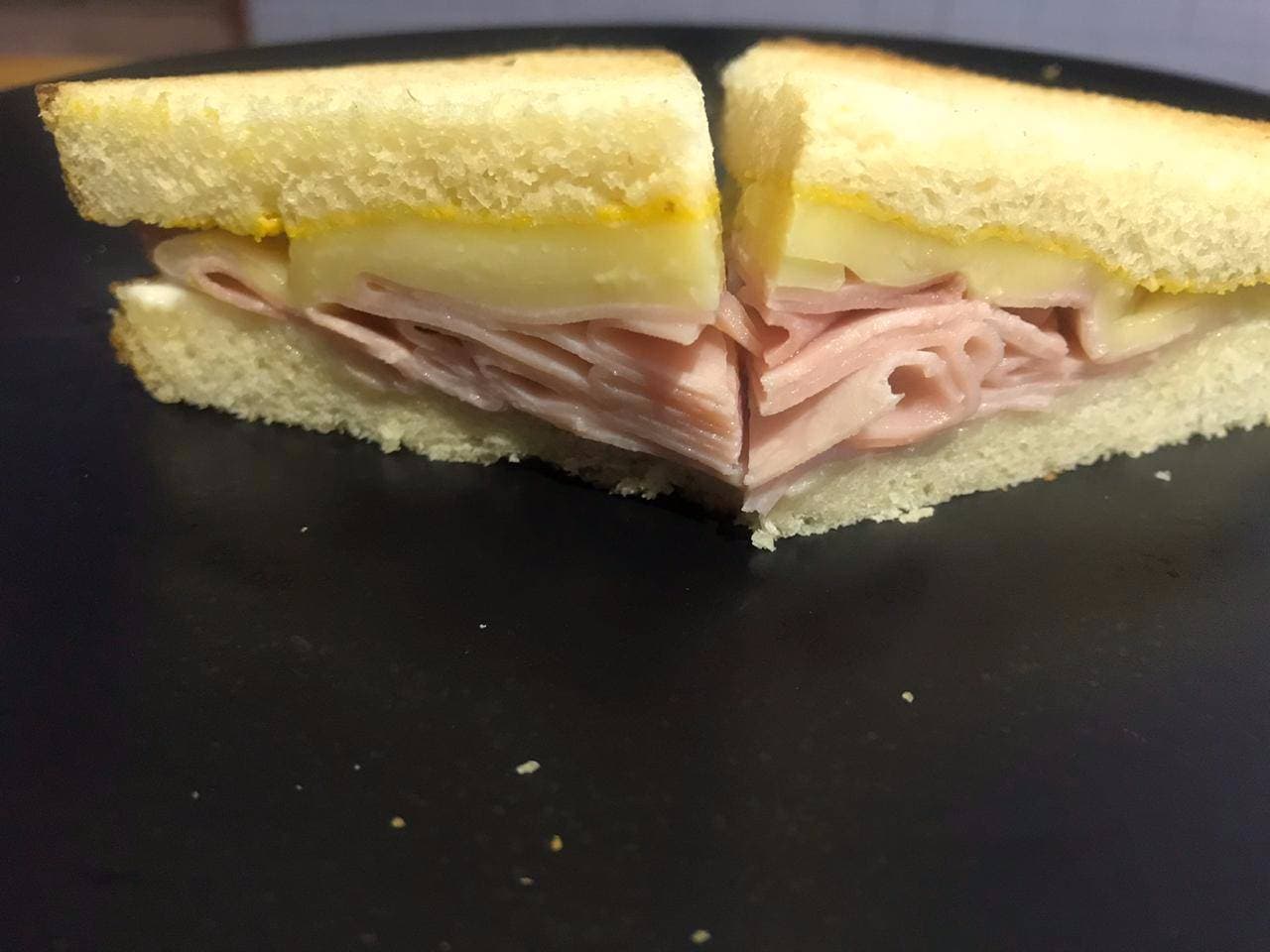 Sándwich De Jamón y Queso