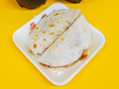 2 Quesadillas de pastor + 1 Agua