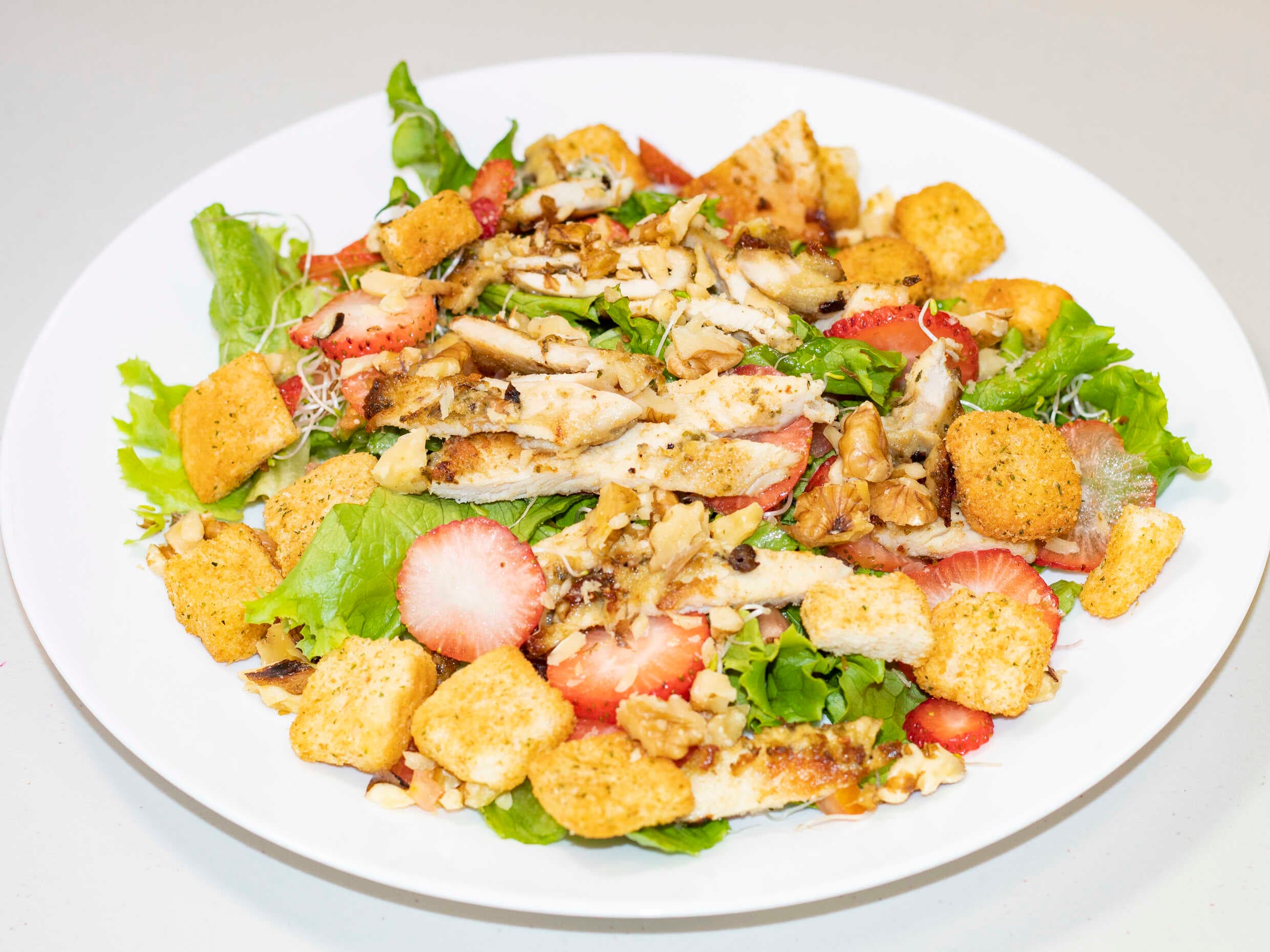Ensalada con pollo a la plancha y jamón