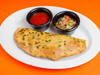 Mega Empanada de Chaya con Queso Bola