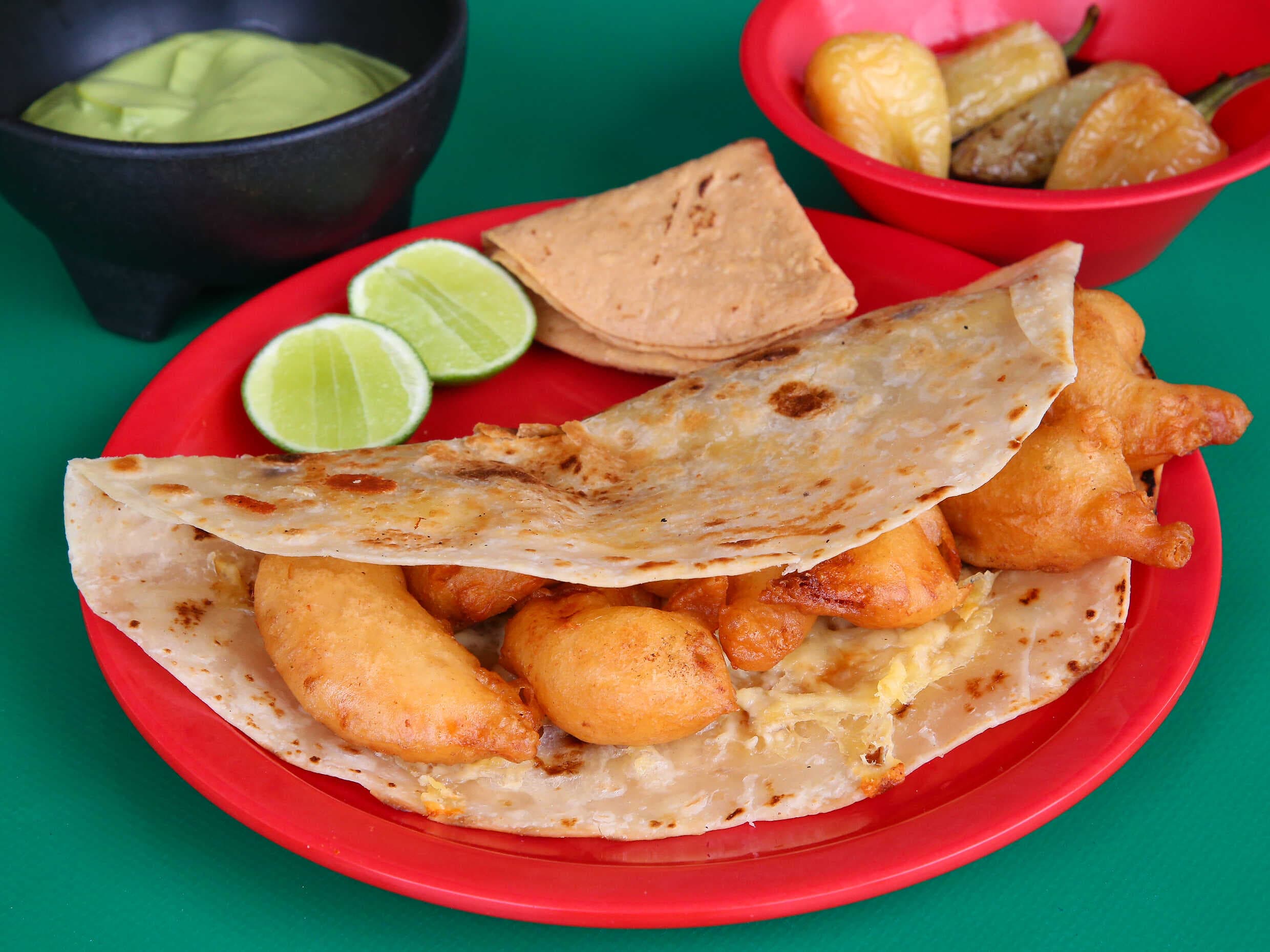 Quesadilla Harina de Camarón Capeado