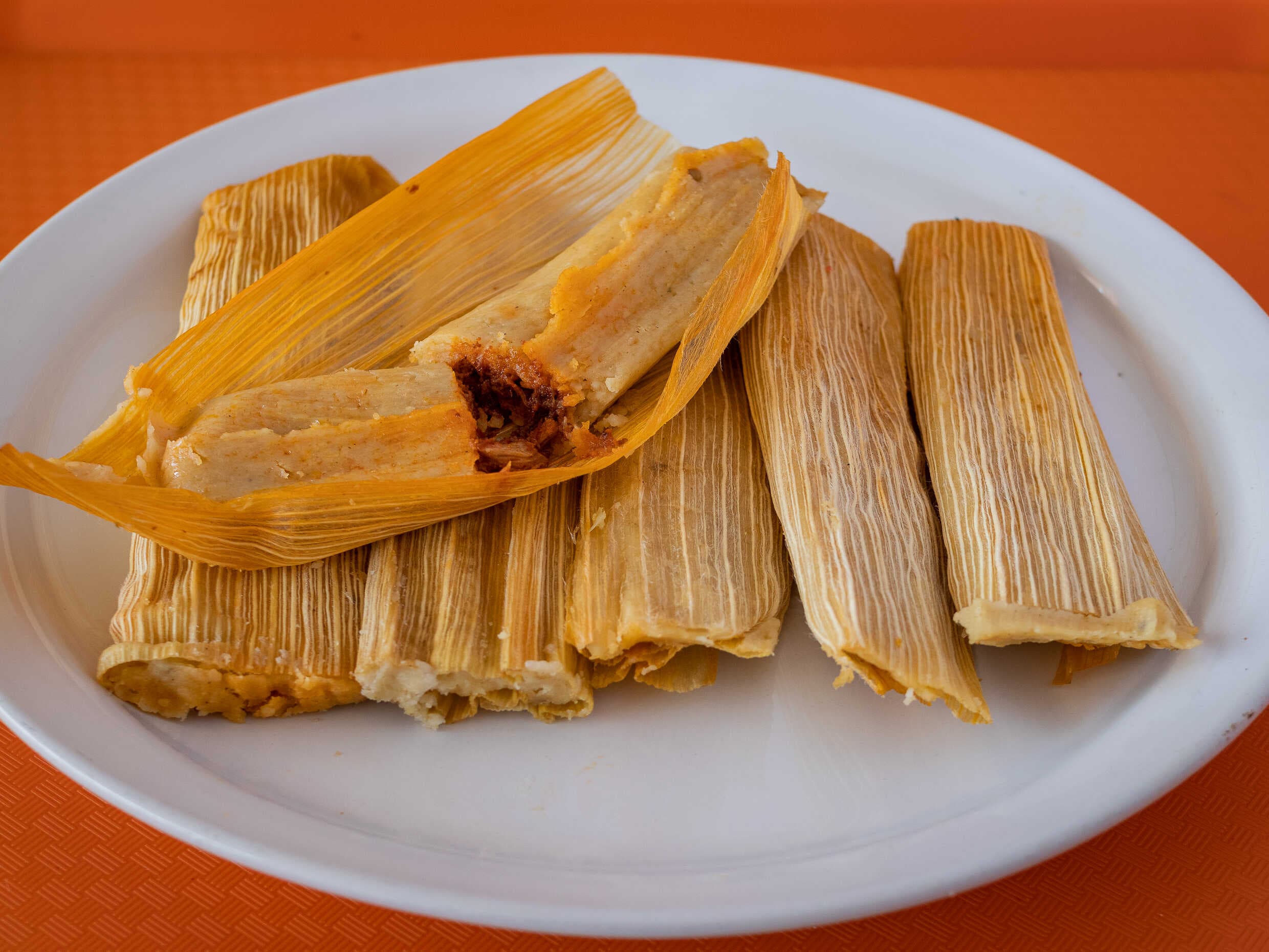 Combo- 12 Tamales De Carne De Puerco En Salsa Roja