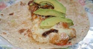 1 Quesadilla Asada 1 Quesataco, mas 1 Agua Fresca.