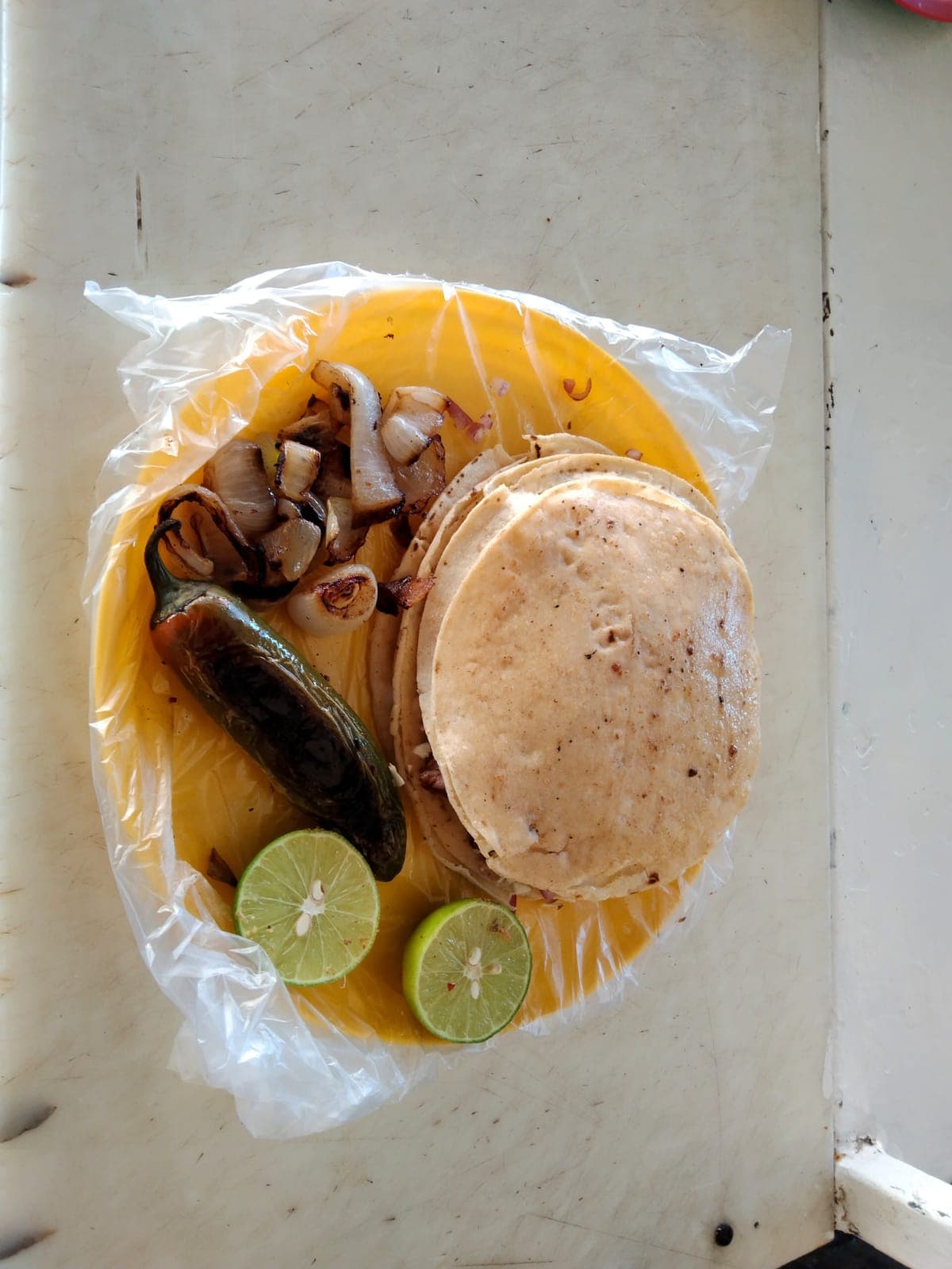 Quesadilla de Maíz de Carne Adobada.