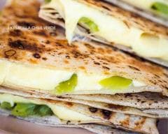 Quesadilla con Chile Verde