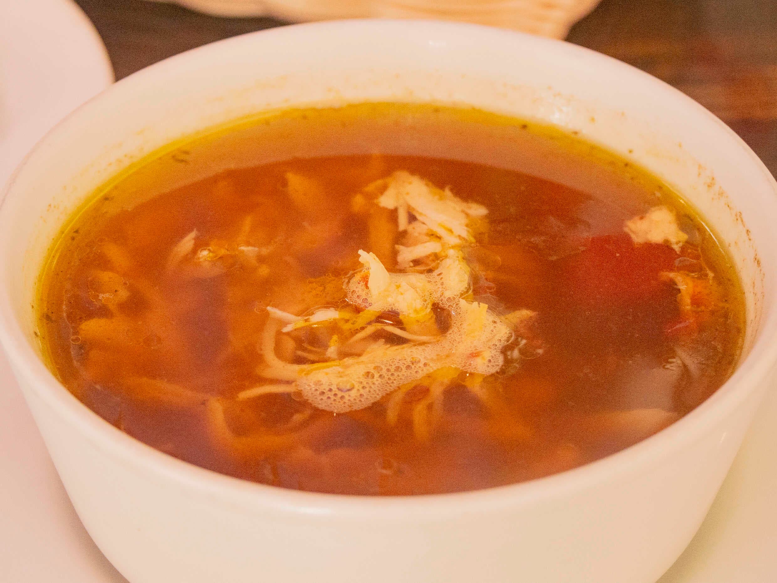 Consomé de pollo