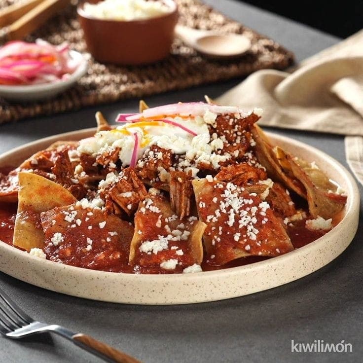 Chilaquiles  Rojos con Guisado