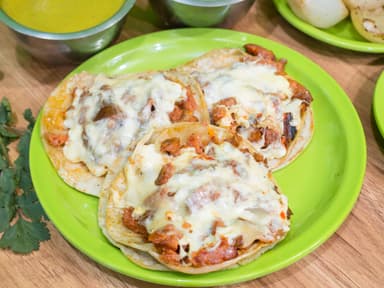 Taco de Carne Enchilada con Queso