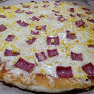 Pizza Tocineta con Maíz Pequeña
