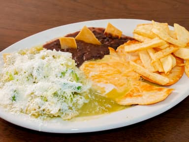 Filete pechuga asada  papas, enchiladas y frijoles
