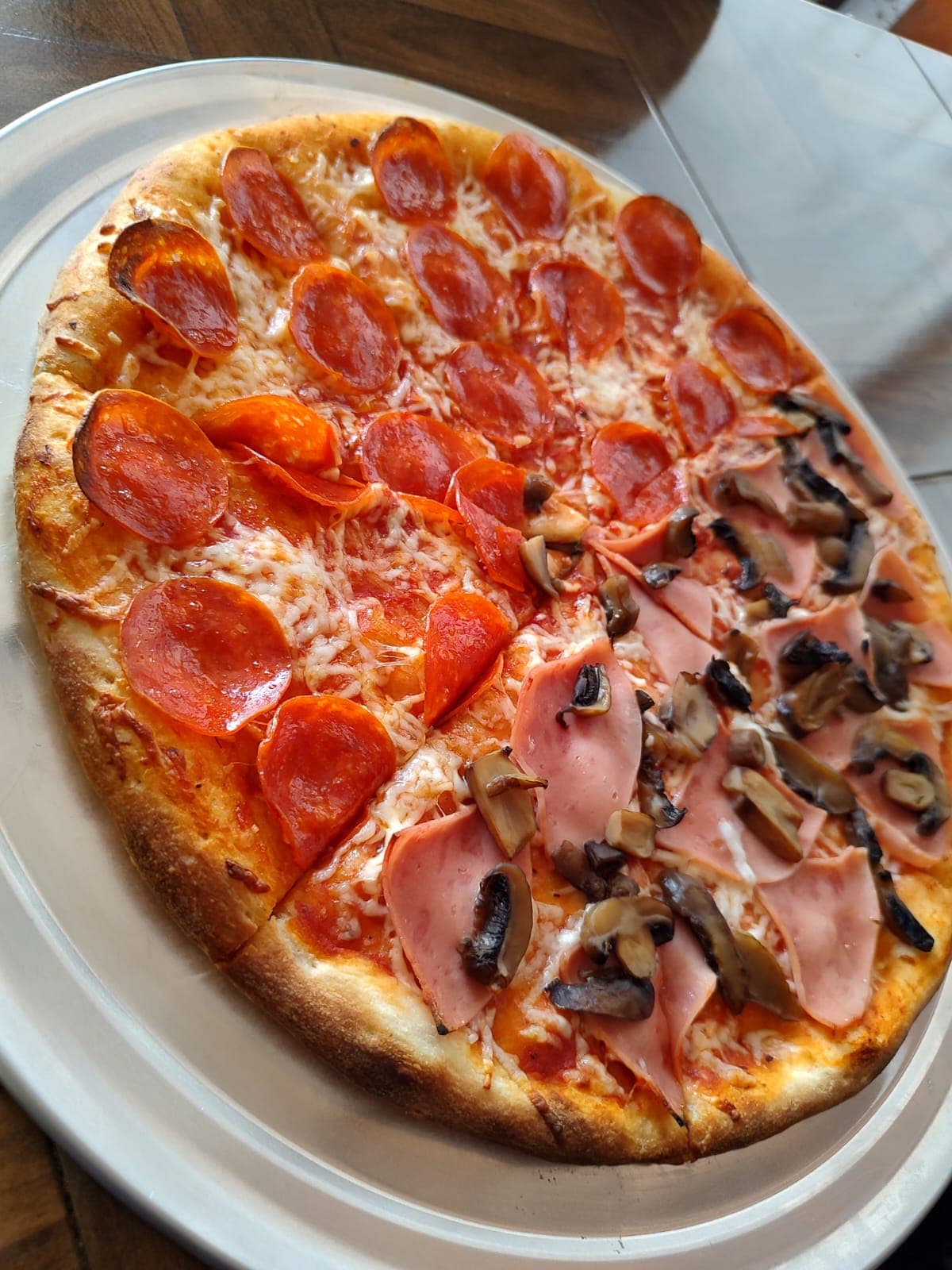 Combo 3. Dos Pizza Familiares+Refresco+2 Hot Dogs