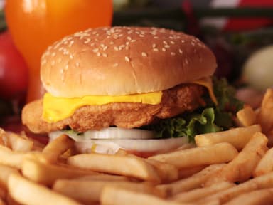 Combo 2 (Hamburguesa de Carne + Papas + Refresco)
