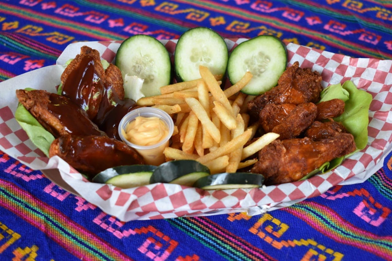 Alitas Búfalo, BBQ.