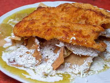 Chilaquiles Pechuga Empanizada
