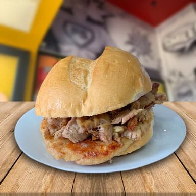 Sándwich Especial de Milanesa con Lechón