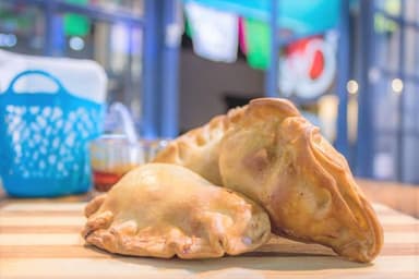 Empanada de carne con crema de Chipotle