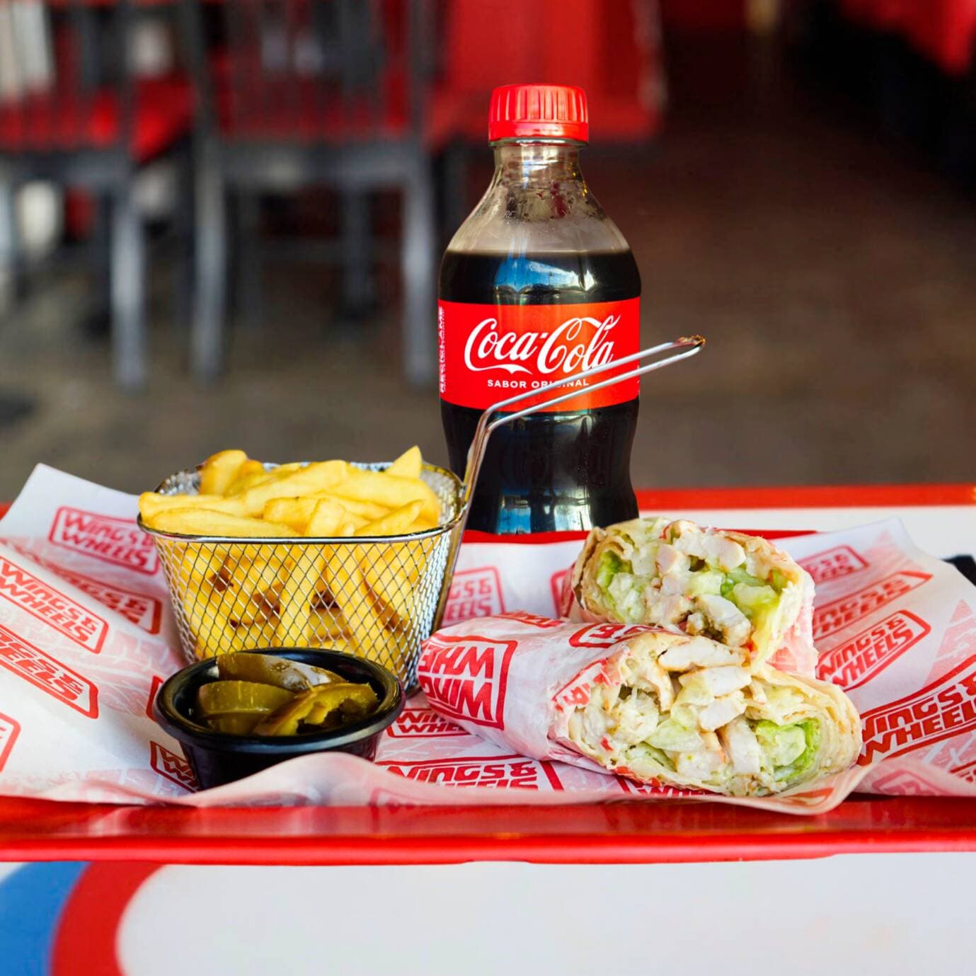Combo Deluxe Burrito de Pollo con Una Coca Cola