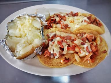 Orden de 4 Tacos de Suadero con Queso y Papa