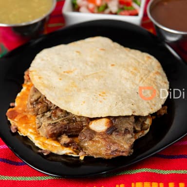 * Gringa de maiz con asada