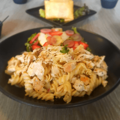 Pasta Poblana con Ensaladita