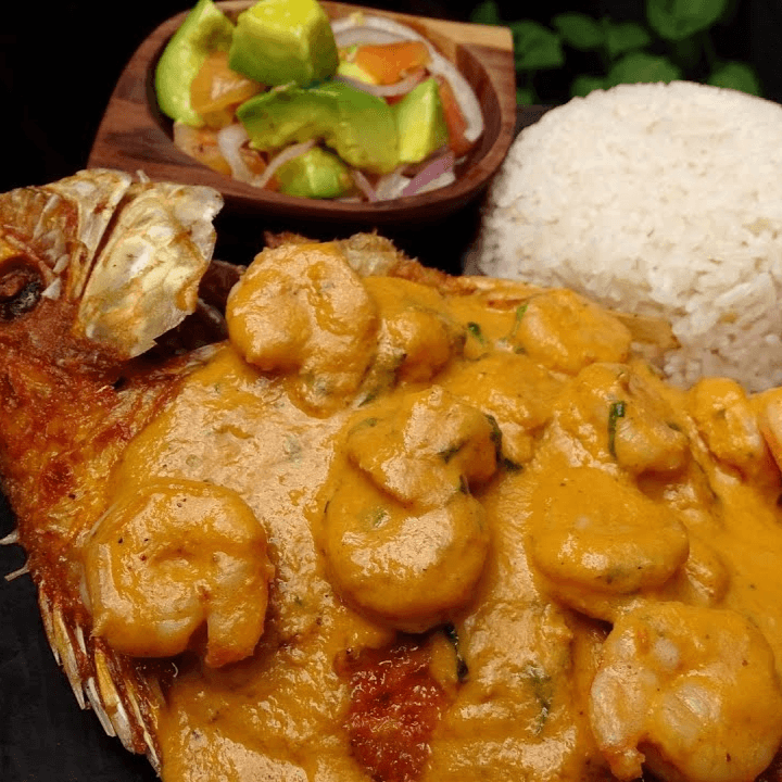 Mojarra en Salsa de Camarones