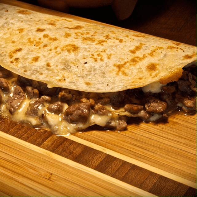 Mega Quesadilla de Bistec