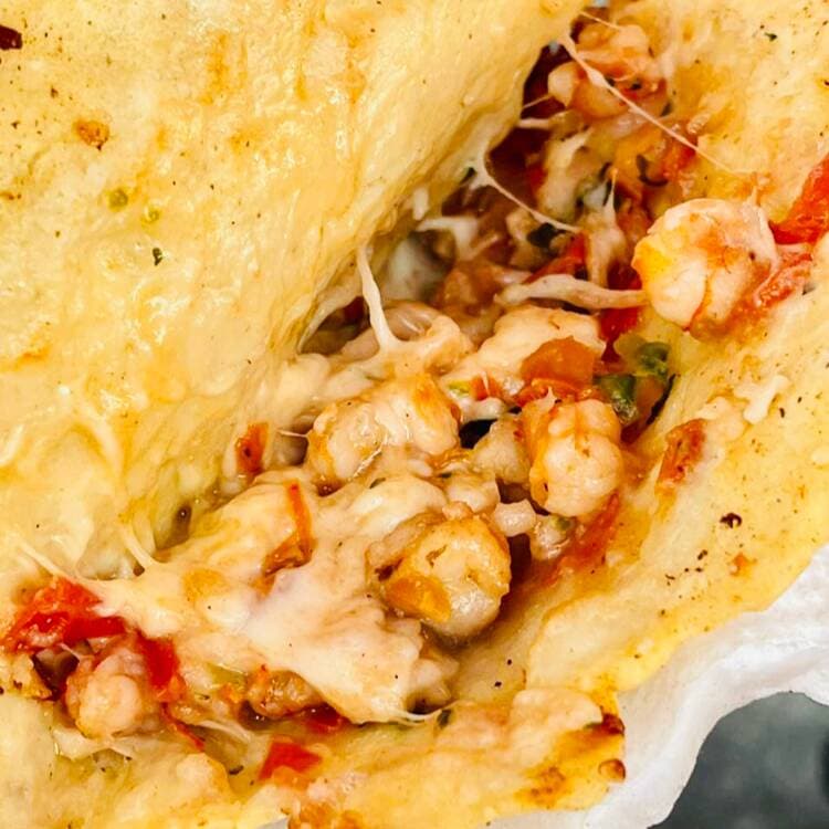 Quesadilla de Camarón Enchilado