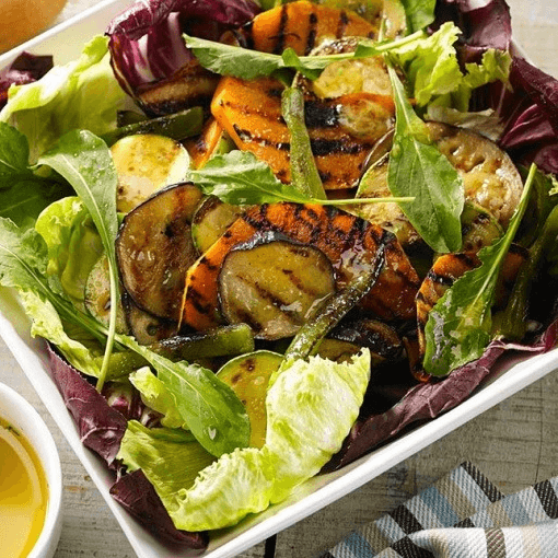 ENSALADA DE VERDURAS CON POLLO A LA PLANCHA