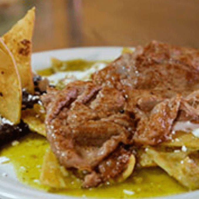 Chilaquiles con Arrachera