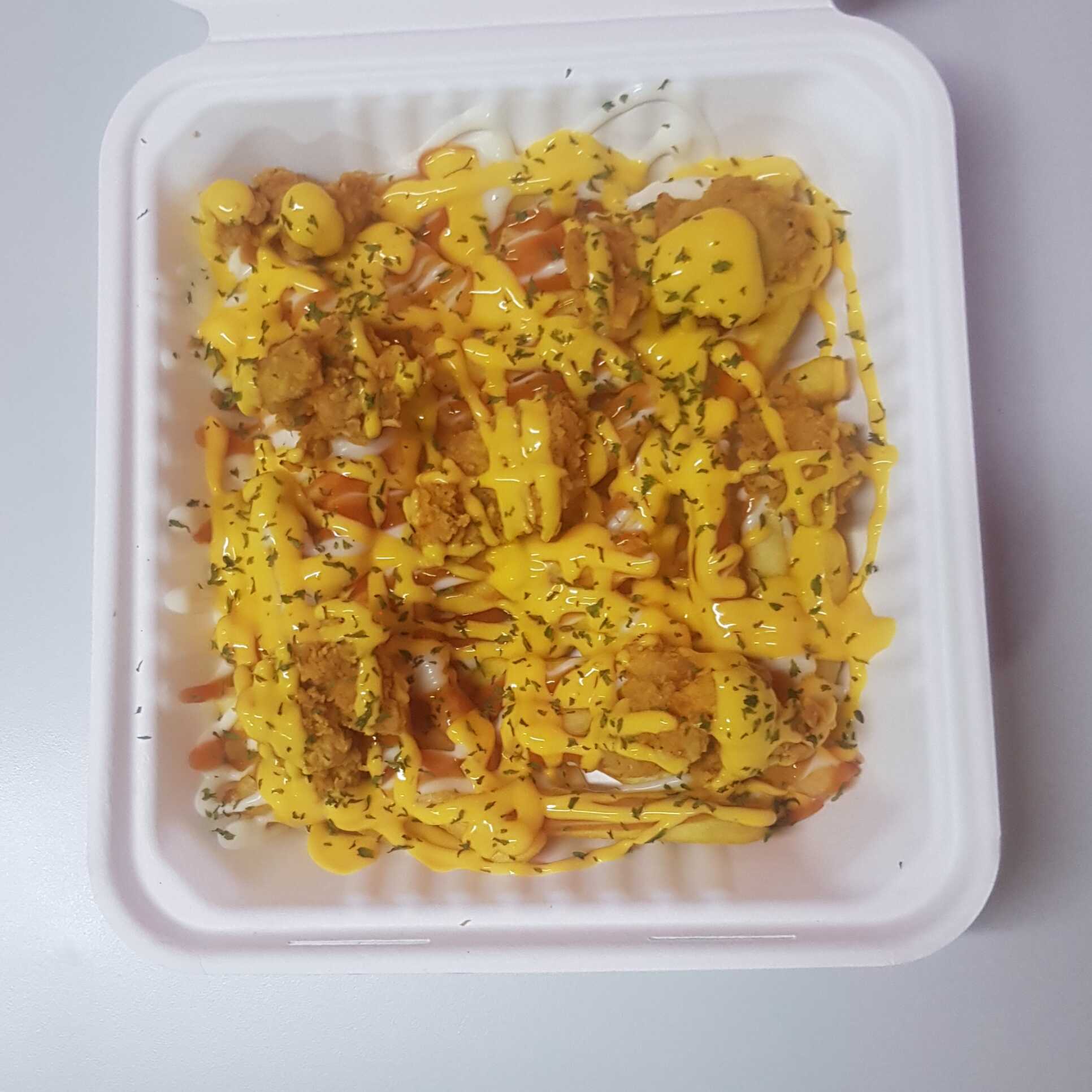 Papas con Pollo Crispy + Te Frio