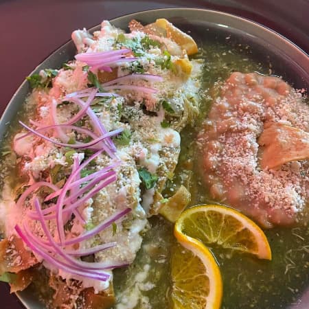 CHILAQUILES CON POLLO