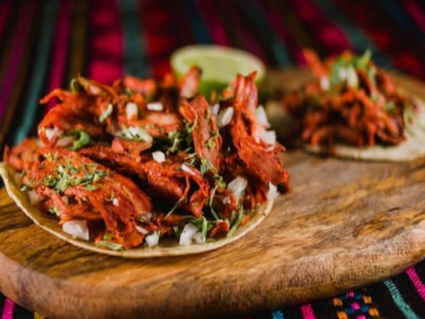 Cochi Rojo - Tacos de Adobada Estilo Mochis