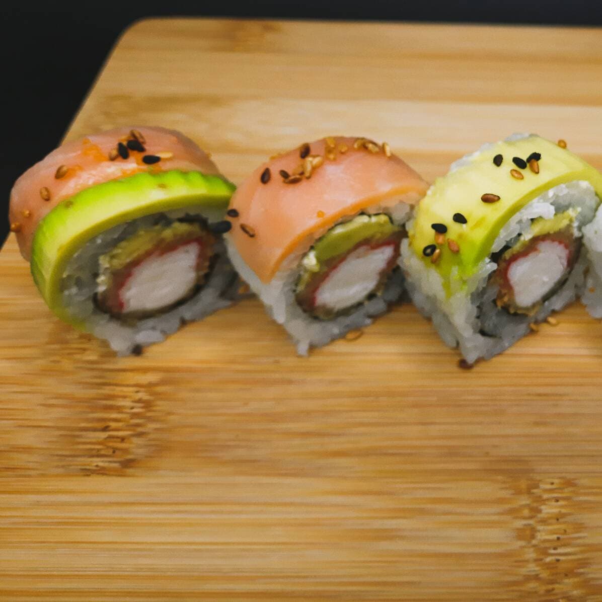 Arcoiris Roll 10 bocados
