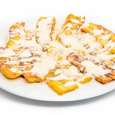 Plátanos fritos con crema y queso