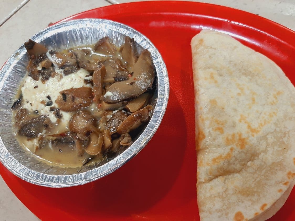 Queso Fundido con Champiñones