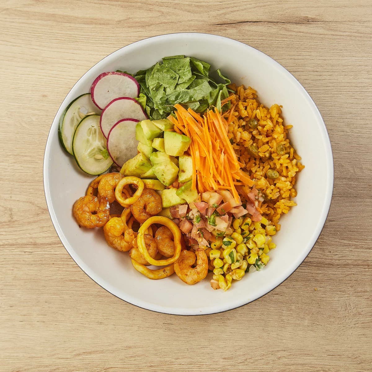 Bowl de mariscos salteados en achiote