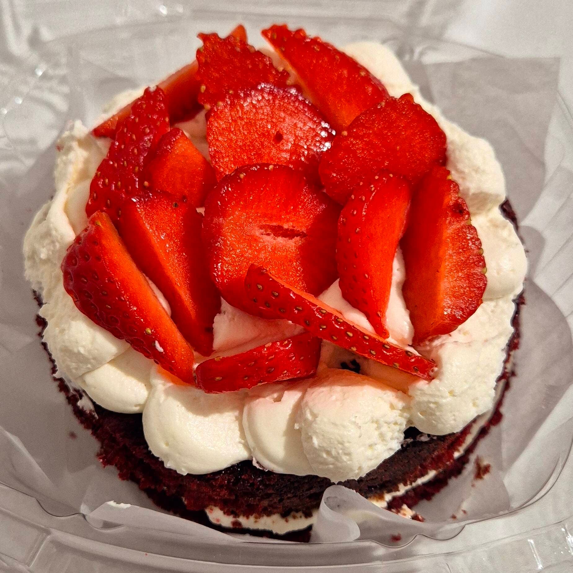 Pastel Individual Red Velvet  Con Fresas